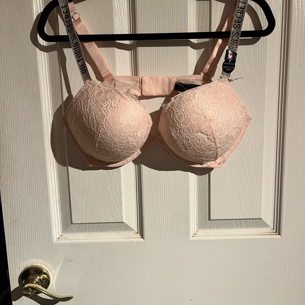 Elegant Lace Push-Up Bra in Blush Pink